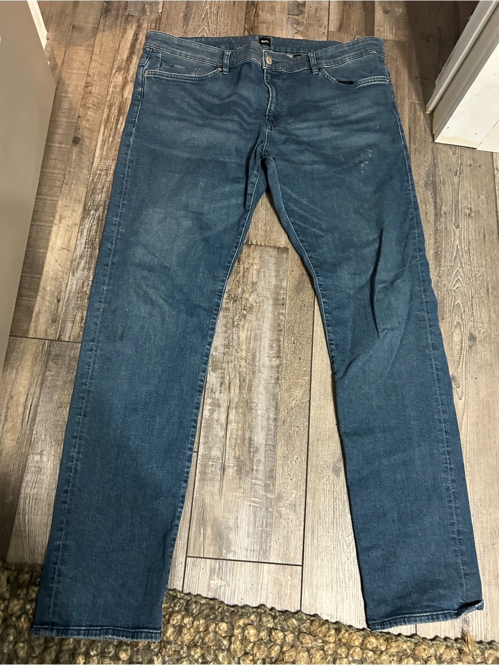 Boss Men's Slim Straight medium wash Blue denim Jeans stretch